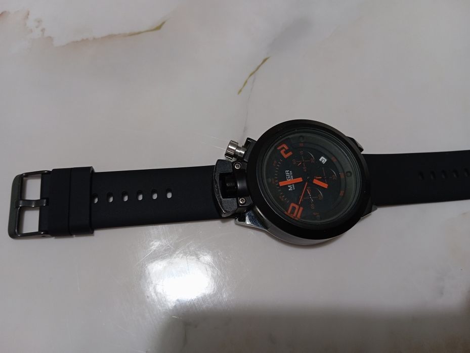 Продам часы Megir