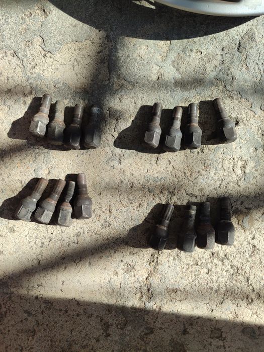 Железни джанти с тасове и  болтове към тях