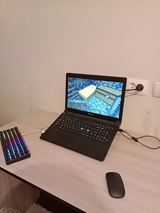 Ноутбук сатылады Lenovo