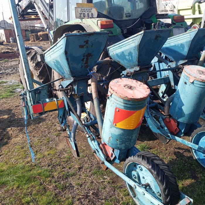 Vând semănătoare porumb spc 6