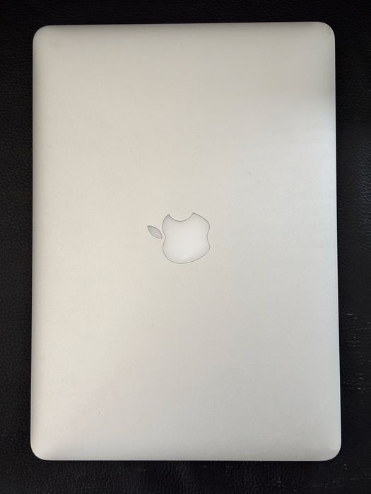 MacBook Air 13” 2017 – i5 / 8GB RAM / 128GB SSD + Încărcător