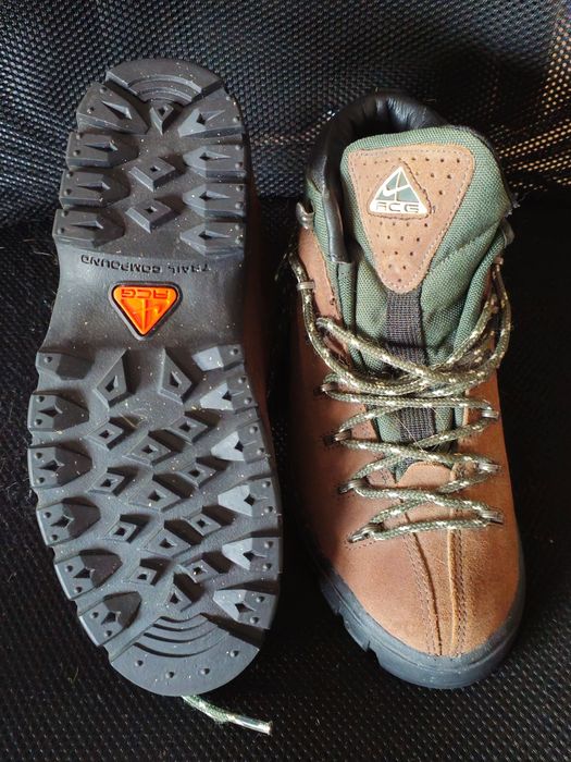 Bocanci Nike in stare impecabilă