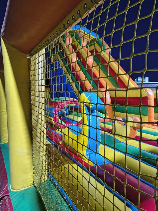 Надуваемо съоръжение- батут пързалка