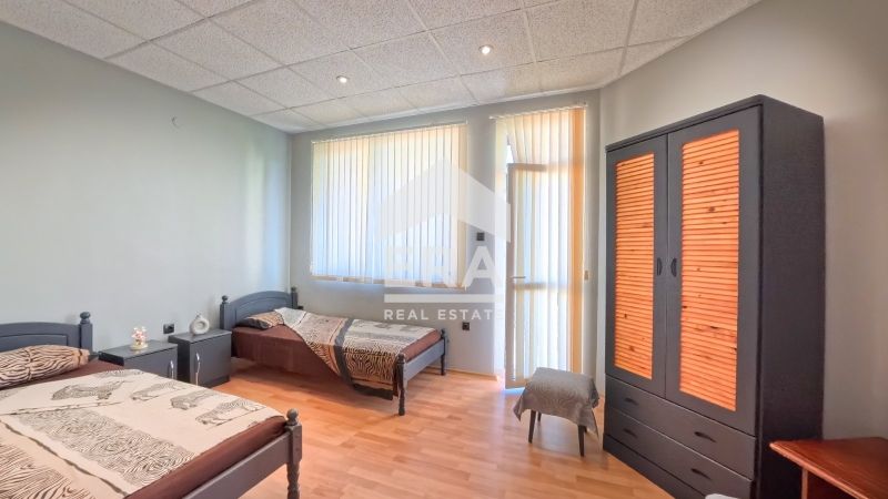 Дава се под наем Тристаен апартамент в Варна, Виница - 193 кв.м за 899 € - Снимка #11