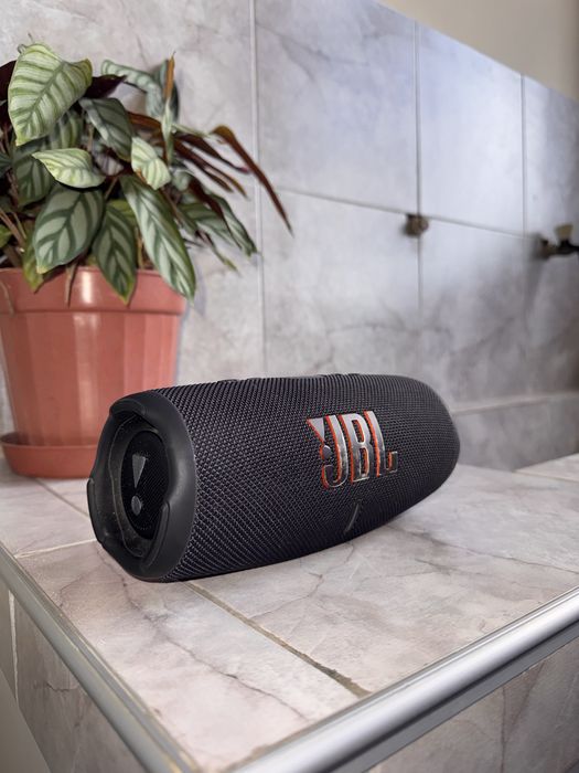 JBL- Charge 5 в отлично състояние