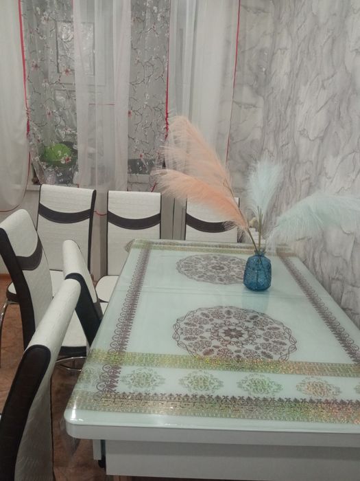 Стол кухонный со стульями