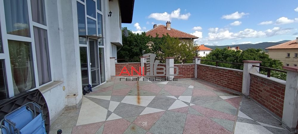 Продава се Къща в Годеч - 300 кв.м за 1217 €/кв.м - Снимка #3