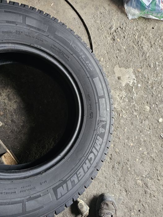 2 anvelope vara  225 75 16C Michelin Agilis  8mm