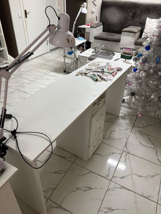 Маникюрные  столы