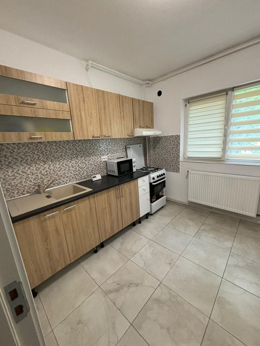 Închiriez apartament