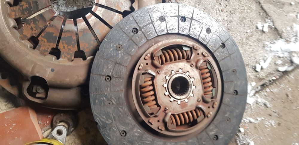 Продам сцепление рав 4