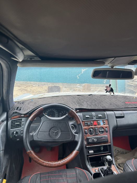 Мерседес Е240, 2000г