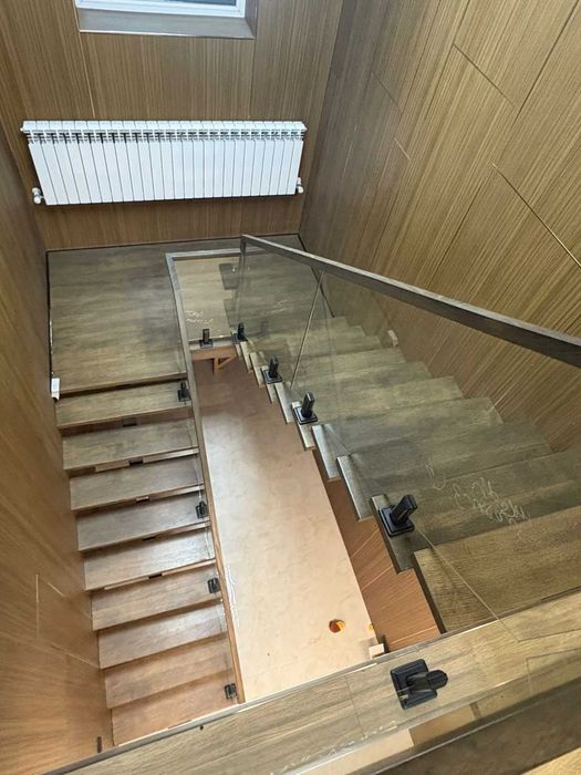 Лестницы любой конструкции: дерево, металл, бетон. В срок