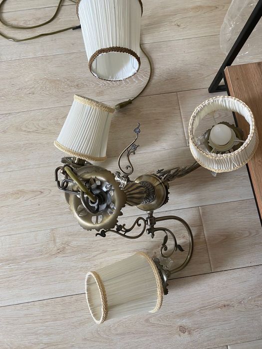 Люстра и светильник