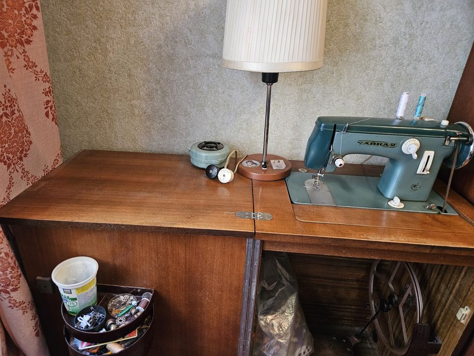 Швейная машинка Чайка