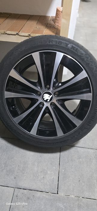 Vând jante 18 cu anvelope vara
