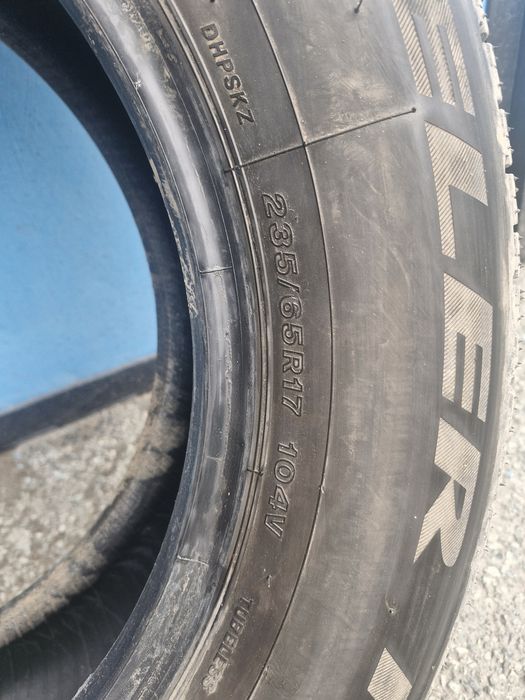 Шины 235/65R17 104v комплект 4шт бу