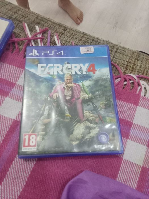 Playstation 4  1 терабайт Слим 14 игр + 3 джостика