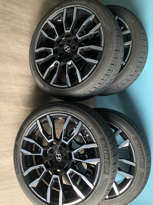 Продам комплект кованых дисков с резиной.