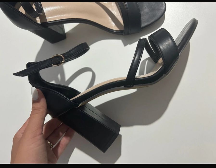 Sandale elegante cu toc