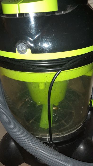 Прахосмукачка с воден филтър Арника хидро рейн