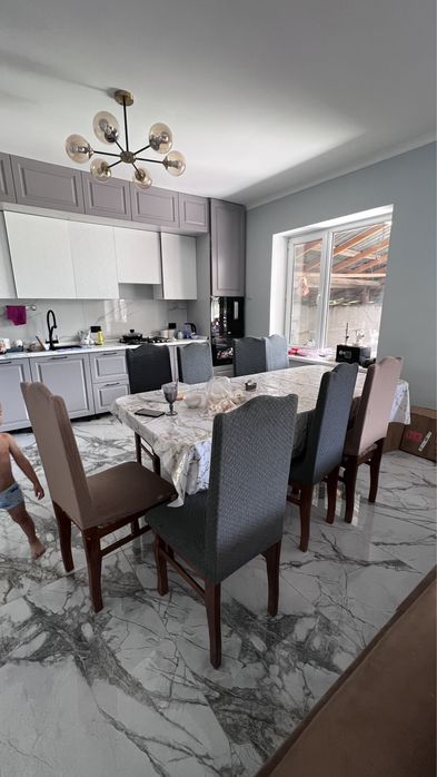 Стол с стульями для кухни