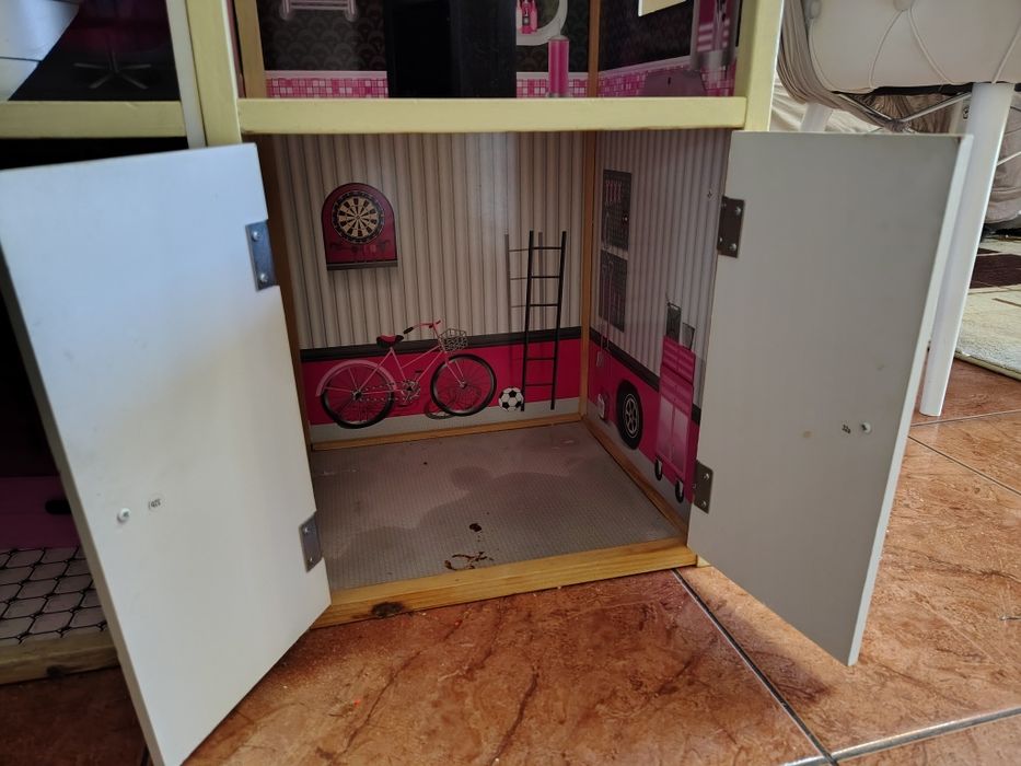 Căsuță de păpuși din lemn