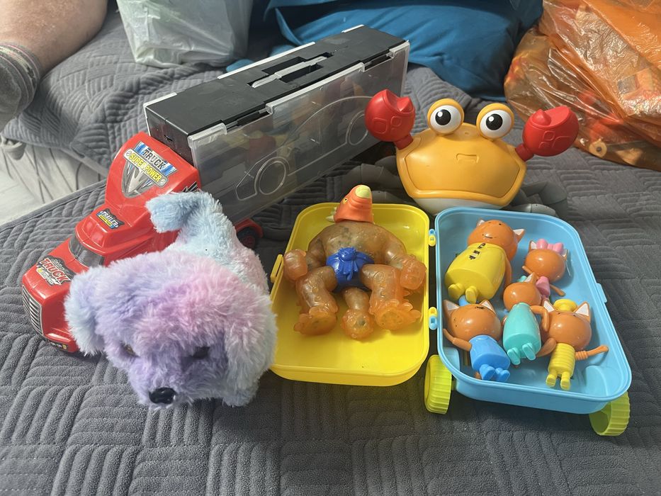 Игрушки мягкие))