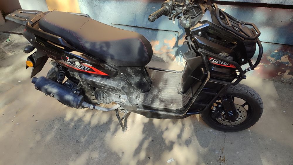 Benzinli skuter Qiumotors Tank