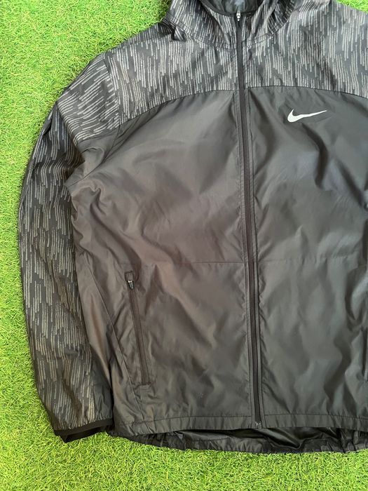 Мъжко горнище / ветровка : Nike Running Shield Flash Jacket HD Racer L