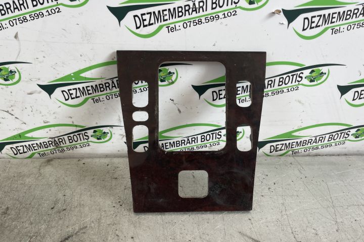 Consola centrala ornament 2026804039 / 202 680 4039 Mercedes-Benz C-C