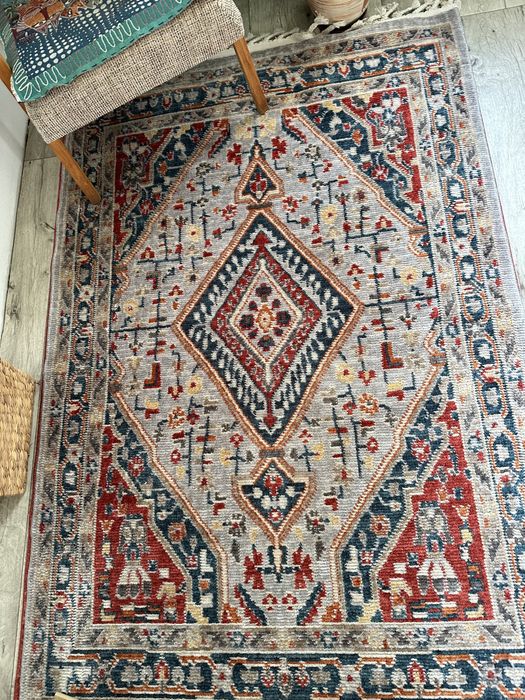 Продам современный ковер в отличном состоянии