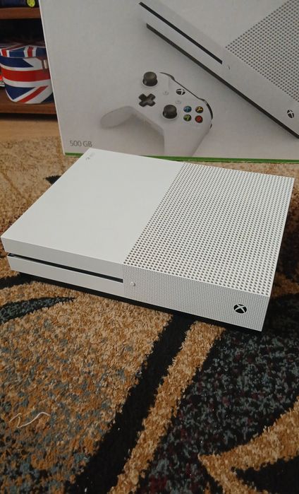 Xbox One S 500Gb impecabil,ca nou