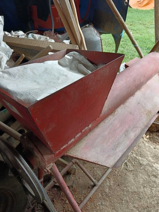 Vand masina de sfarmat malai !  1800 lei detali la nr de tel