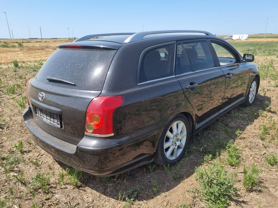 Hayon Toyota Avensis t25 negru impecabil