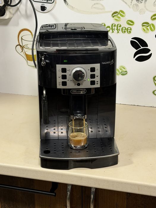 Кафемашина кафе автомат delonghi magnifica S с гаранция