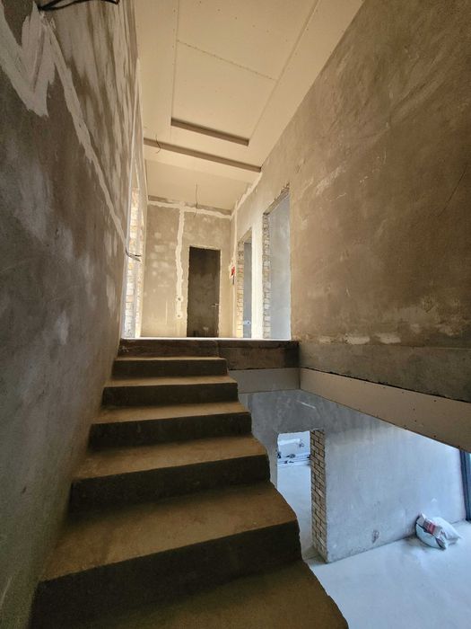 Хонобода коробка холатида уй сотилади