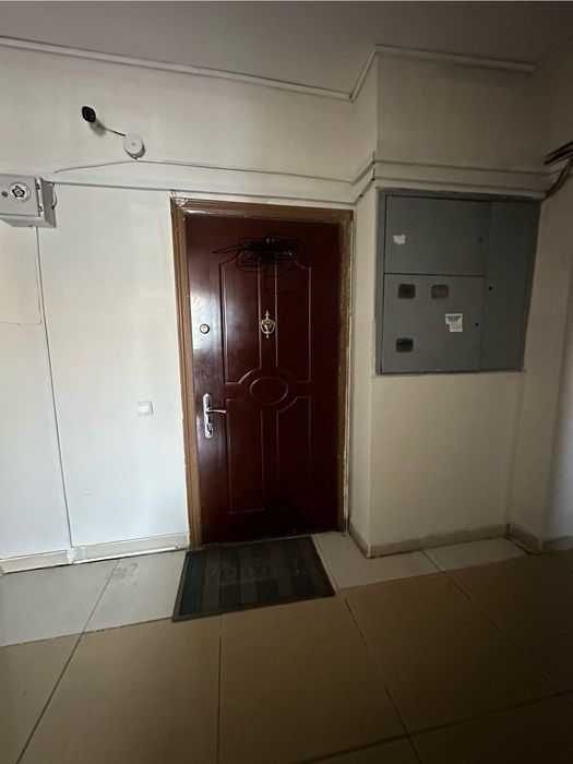 Продается входной дверь наружный.