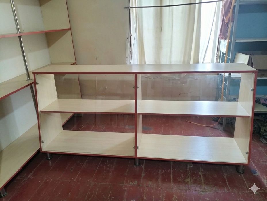 Magazin polkasi sotiladi.