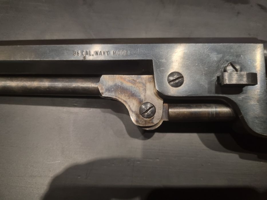 Стар револвер Колт Нави 1851г