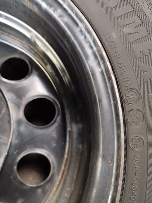 Vând janta tabla cu cauciuc Suzuki Jimny+ suport de prindere