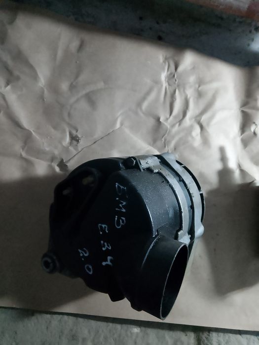 Продам генератор на Бмв Е 34