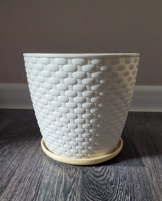 Продам горшок для цветов белые