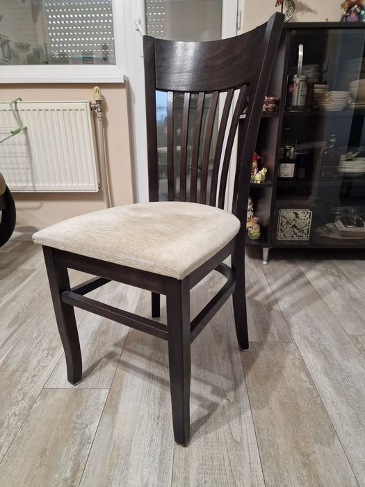 Трапезни столове