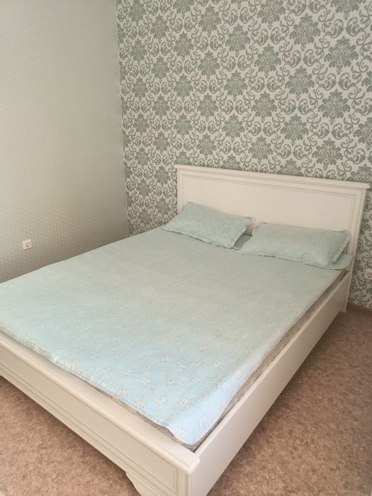 Двуспальная кровать.