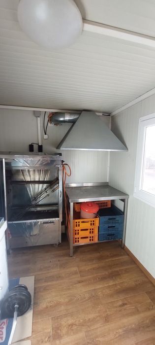 Продавам напълно оборудван павилион