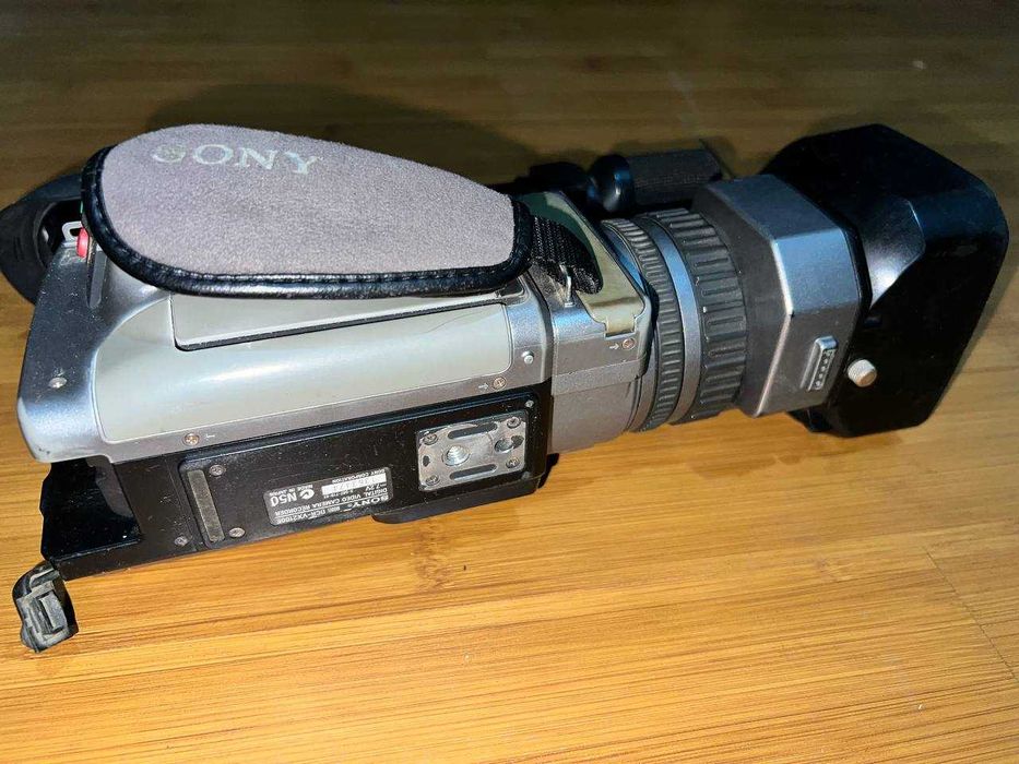Видеокамера sony DCR-VX2100e pal ( требуется профилактика )