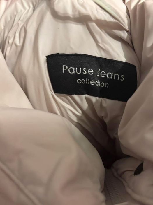 Бяло яке на Pause