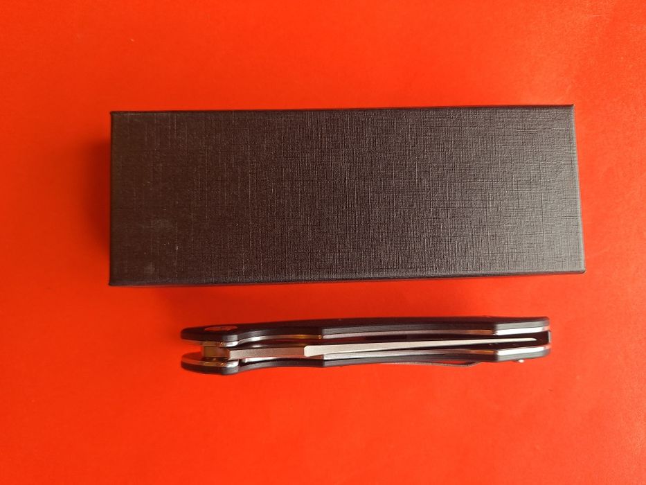 Сгъваем полуавтоматичен нож-стомана D2, дръжка G10