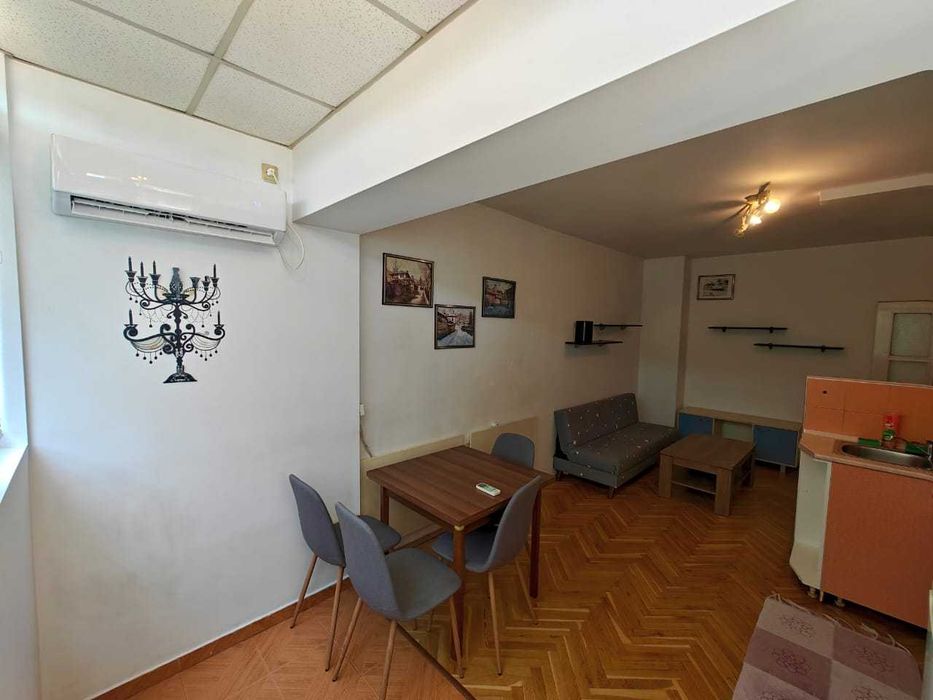 Дава се под наем Двустаен апартамент в Русе, Център - 70 кв.м за 300 € - Снимка #2